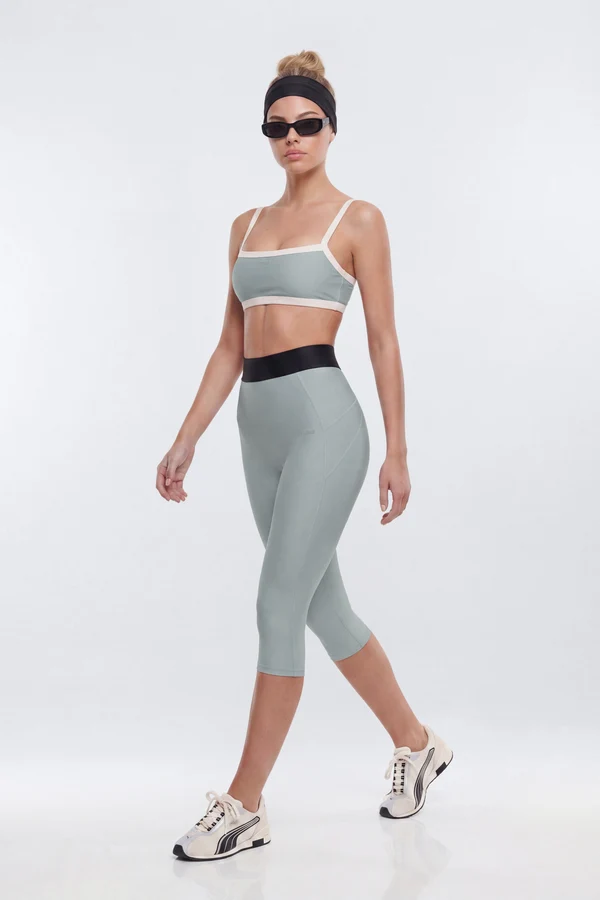 AirSculpt 17″ Mid-Rise Capri Legging