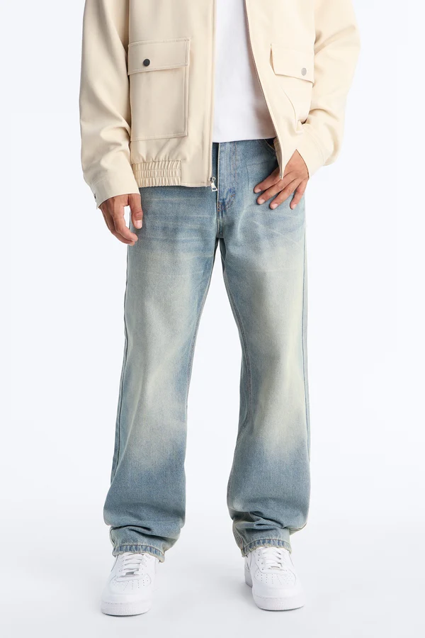 Essential Relaxed Rigid Jean